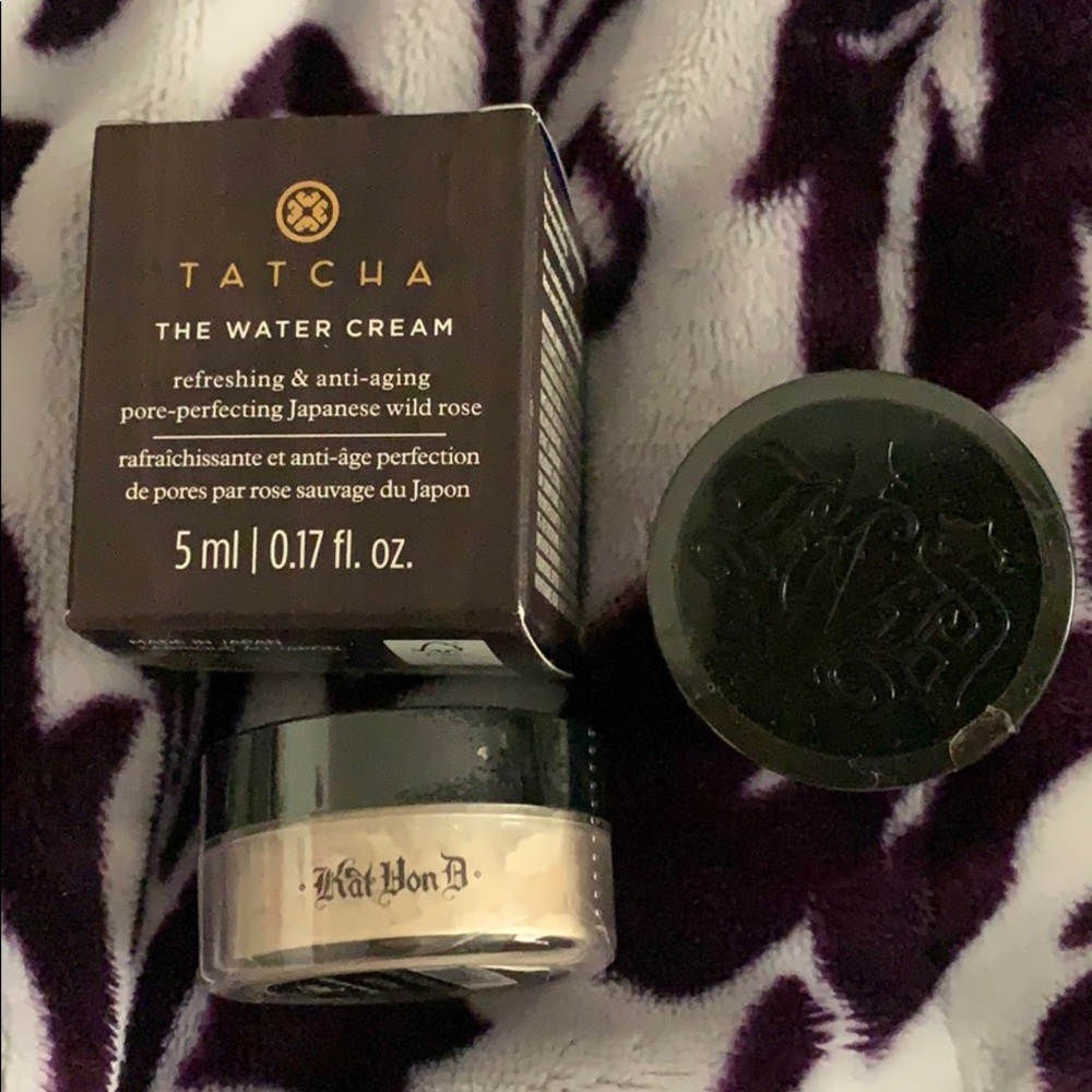 Mini size skincare and setting powder